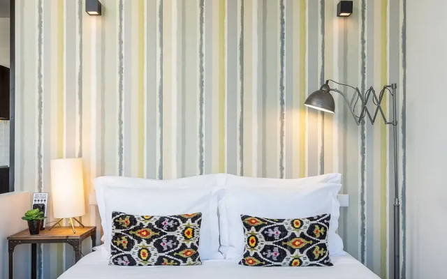 Charming Apartment With Street-view in Porto