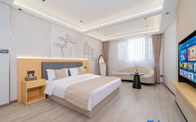 Xingyun Homestay (Foshan Qinghui Garden Huagai Road Pedestrian Street)