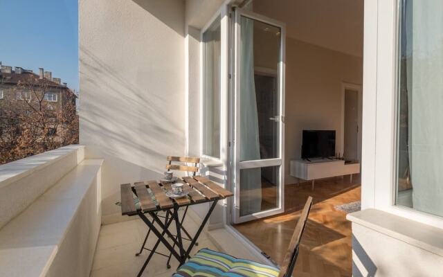 FM Deluxe 2-BDR Apartment with Balcony - Zaimov Park