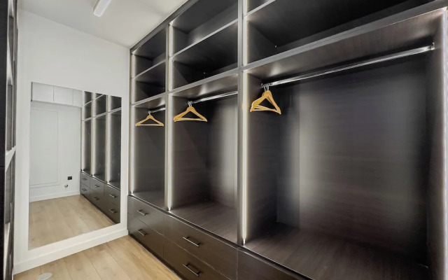 Phaedrus Living Apollo Skyview Penthouse