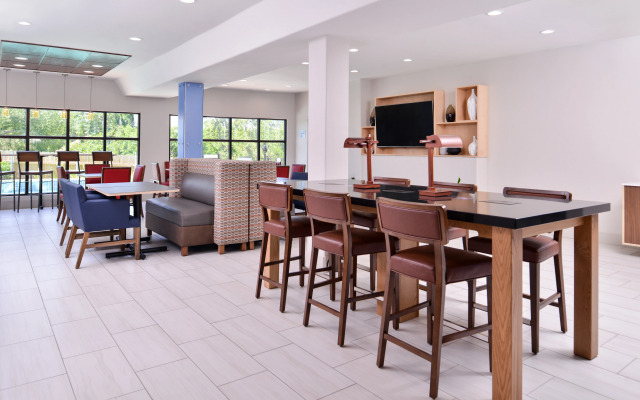 Holiday Inn Express And Suites Elgin