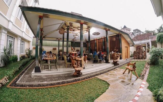 Summer Season Hotel