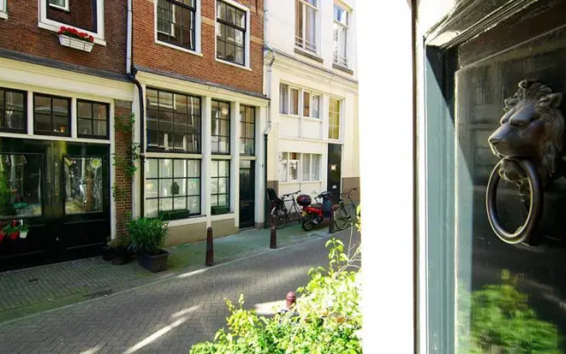 Authentic Jordaan Apartment