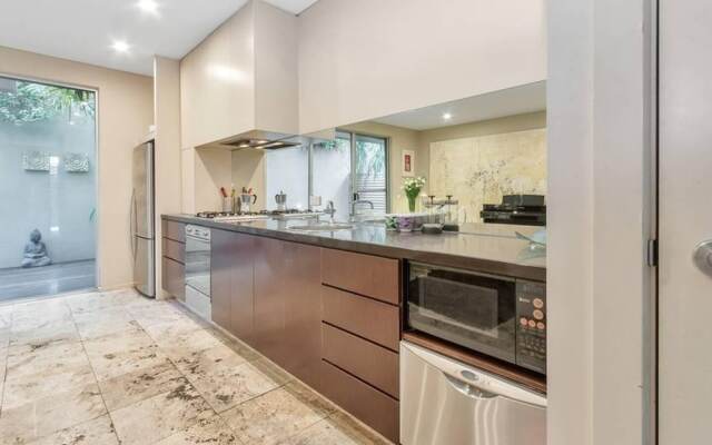 Contemporary Townhouse In Adelaide City