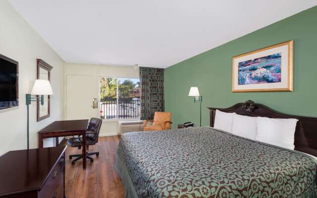 Travelodge by Wyndham Fort Myers North