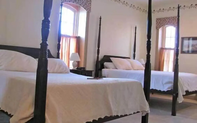 Oak Valley Inn & Suites