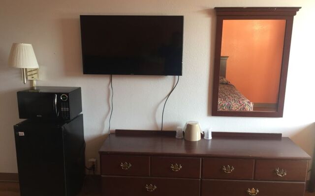 City Studios Inn And Suites