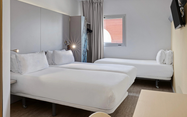B&B Hotel Girona 2