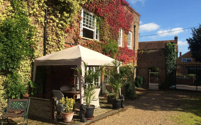 Harmondsworth Hall Guest House Heathrow