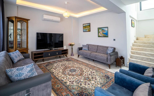 House With Private Pool and Backyard in Fethiye