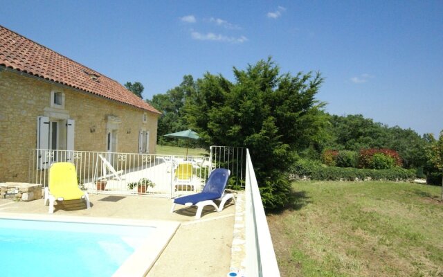 Cozy Holiday Home in Florimont-Gaumier with Private Pool