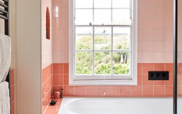 JOIVY Stylish 2-Bed House W/ Private Garden In Hackney