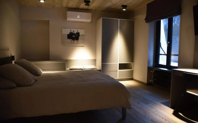 Luxaviation Crew Resort by Airfield