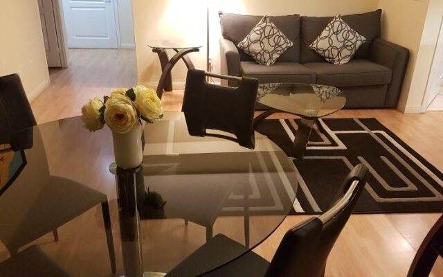 Furnished Apartments - 140 Simcoe Street