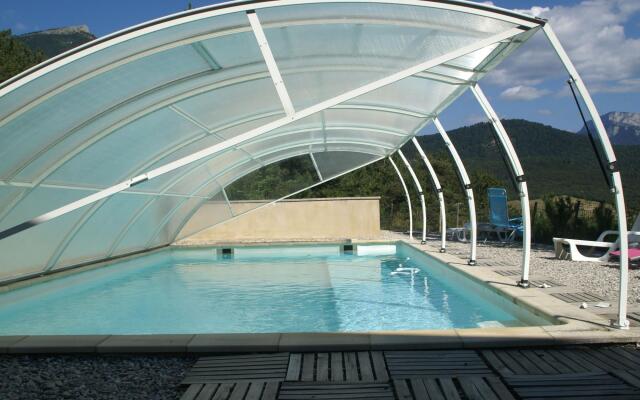 Lovely Holiday Home in Marignac-En-Diois with Swimming Pool