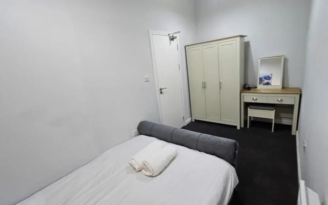 Charming Oxford Apartment in Telford - Flat 2