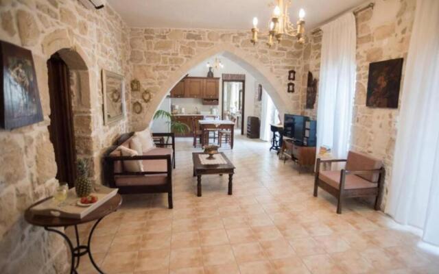 Traditional House 1 with Pool