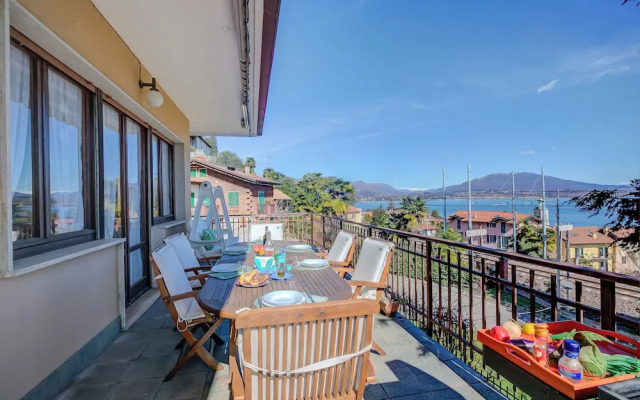 Blooming Villa Cos Lake View