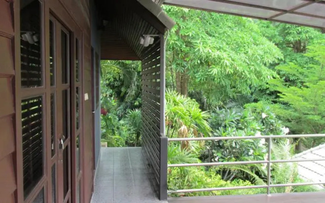 Jay Jay Bungalows and Restaurant