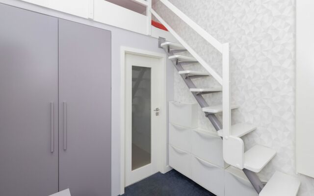 Apartment With a Mezzanine by Renters
