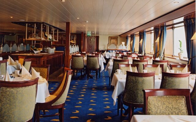 Crossgates Hotelship 3 Star Hafen Neuss