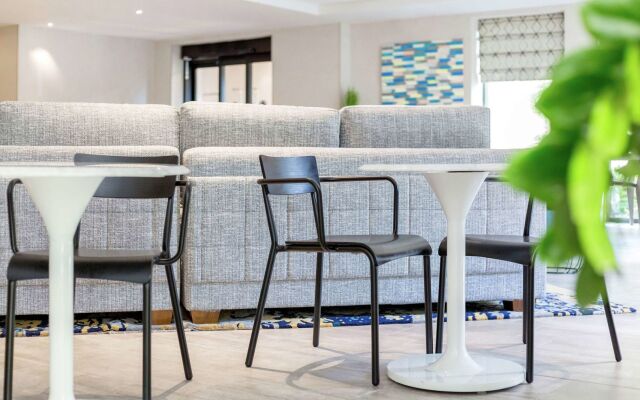 DoubleTree by Hilton Austin - University Area