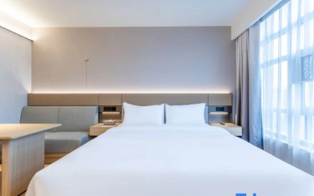 JI Hotel (Ningbo Huizhan Zhongxin Baolong Guangchang)