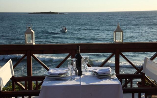 PHEIA, Vriniotis Resorts