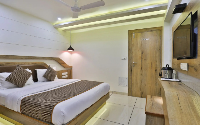 OYO 15453 Hotel Pearl
