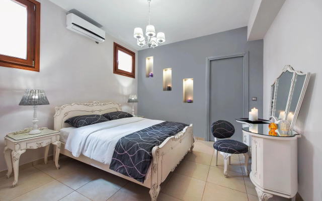 Modern 2-Bed House in the city centre Fira
