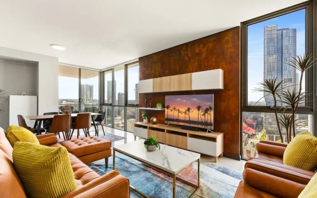 Central 2-bed With Parking & Stunning Views