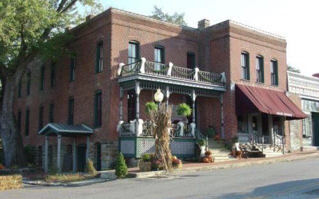 Iron Horse Hotel