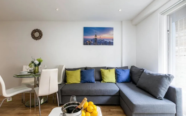 Skyvillion - Tower Point Enfield 2bed Wbalcony
