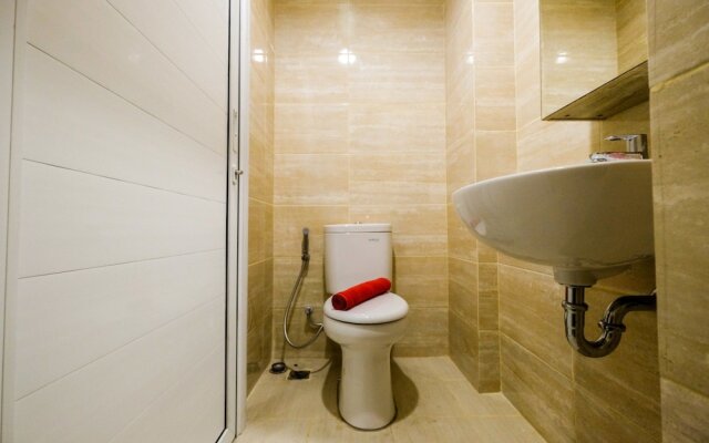 Spacious Studio Apartment at Springwood Residence By Travelio
