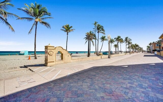 Intracoastal View Christmas Getaway Downtown