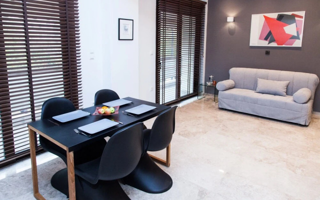 Minimalist 1 BR Apt Next to the Park