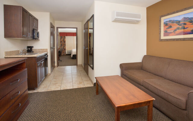 Holiday Inn Express & Suites Trinidad by IHG