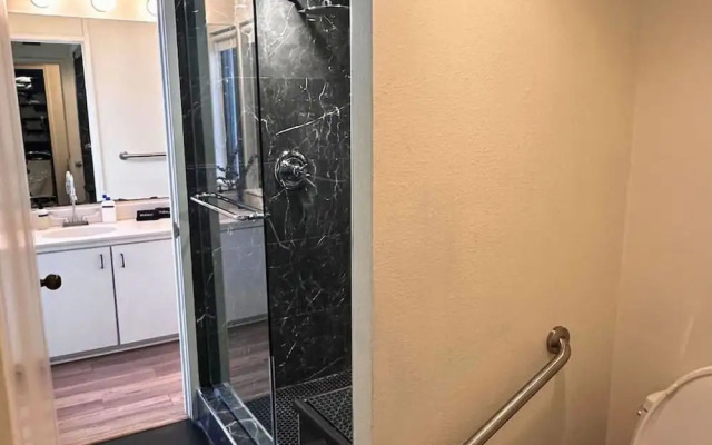 Poolside Comfort in Montrose