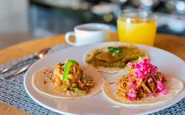 Отель Mex Hoteles Cancún Centro