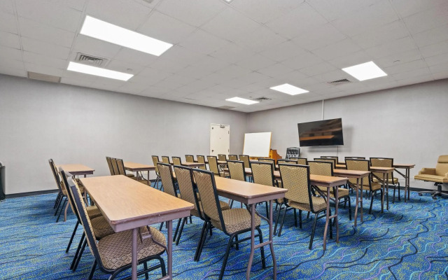 Chicago Club Inn & Suites