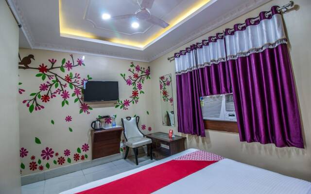 OYO 14579 The Hangout