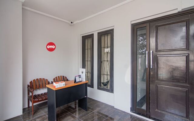 OYO 93500 Rizki Residence TOS Syariah Near PT Bank KB Bukopin Tbk