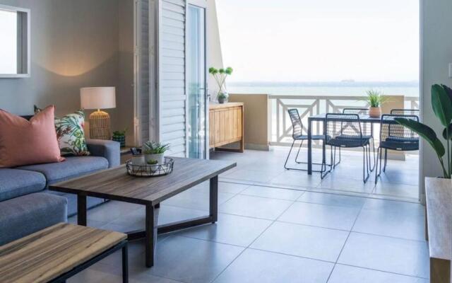 Waterfront Getaway, 2 Bedroom Seaside Bliss