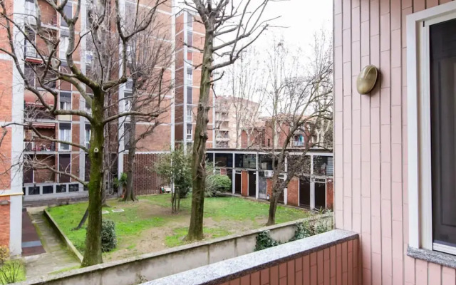 Pisani 4 in Monza With 1 Bathrooms