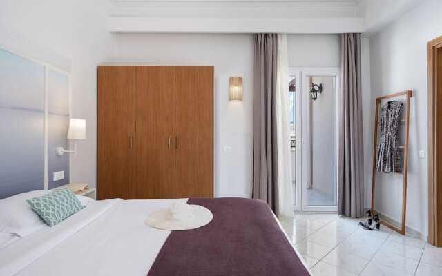 Отель Caldera Beach