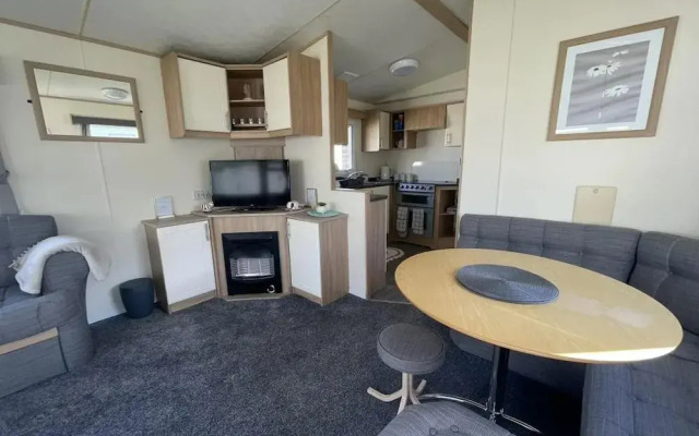 Great Caravan With Homely Feel in Clacton-on-sea