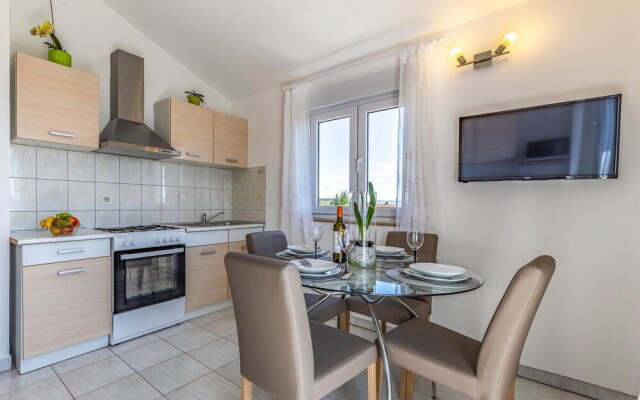 Stunning Apartment in Liznjan With 2 Bedrooms and Wifi