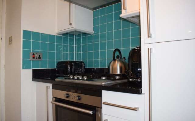 2 Bedroom Flat Near Hyde Park