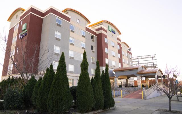 Holiday Inn Express Maspeth, an IHG Hotel