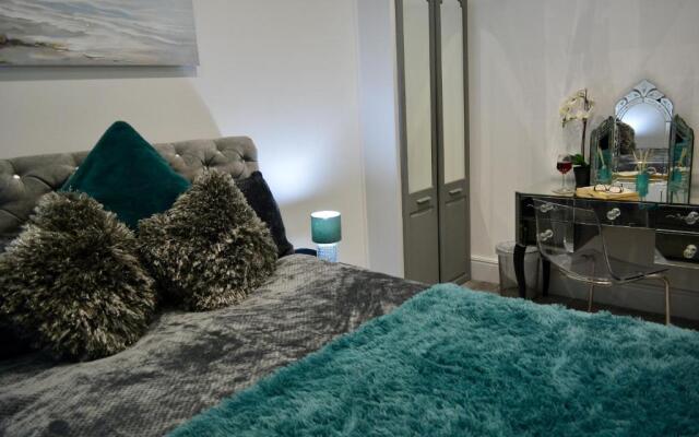 Sandybanks Torquay - Seaview and Promenade Apartments